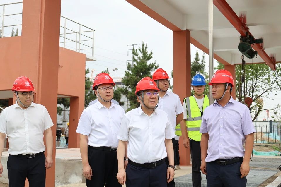 公司黨委書記、董事長李明華一行到姜堰項(xiàng)目、成都區(qū)域項(xiàng)目檢查指導(dǎo)工作.jpg